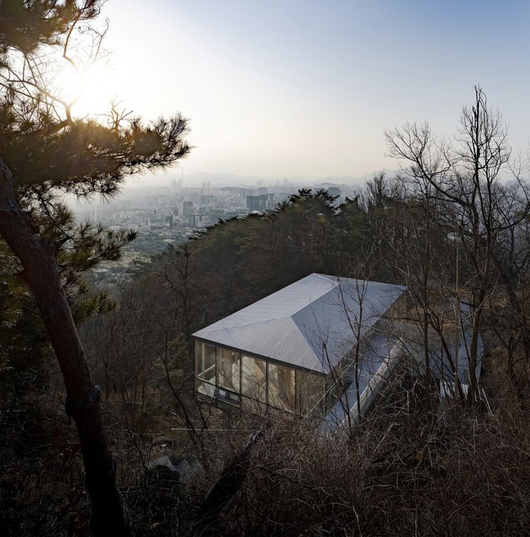 Inwang Guard Post Forest Retreat / Soltozibin Architects + SN Architecture